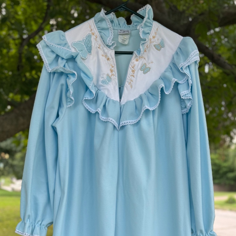 Blue Ruffled Nightgown with Butterfly‎ Embroidery